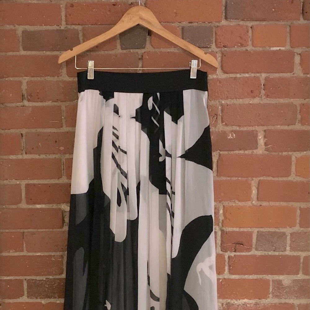 Maxi Skirt - White House / Black Market Chiffon